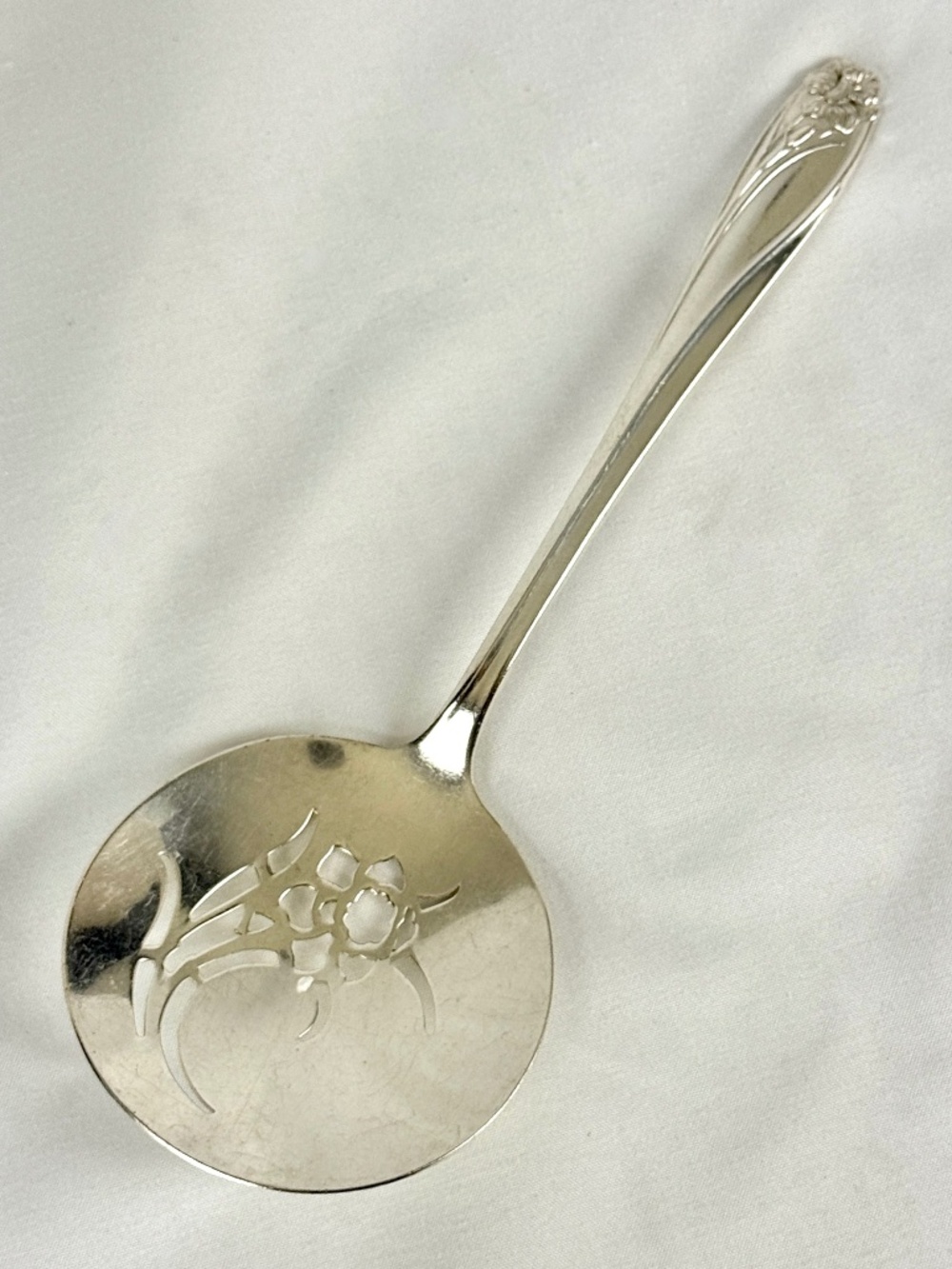 Vintage 1847 Rogers Bros Silverplate Daffodil Tomato Server Floral 1950s